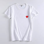 t shirt blanc avec coeur rouge